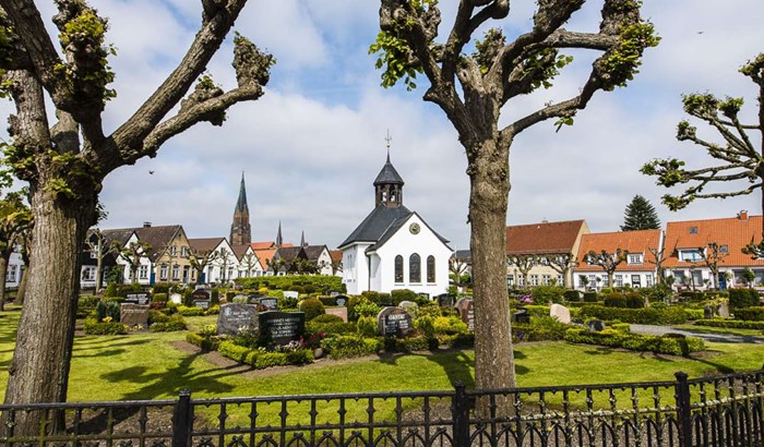 Kirkegaarden -i -slesvigs -historiske -kvarter -holmen -er -en -af -de -smukkeste -sevaerdigheder -i -byen